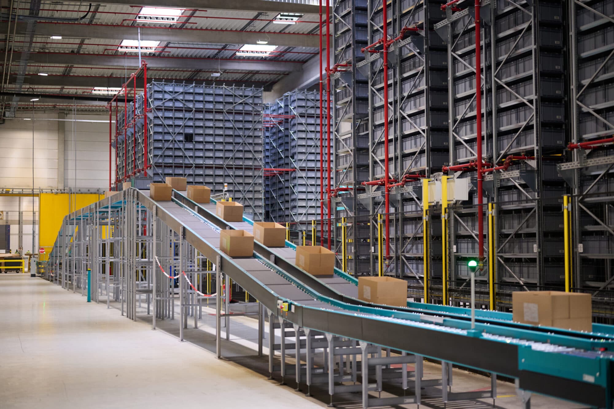 Warehouse conveyor and material-handling system installation